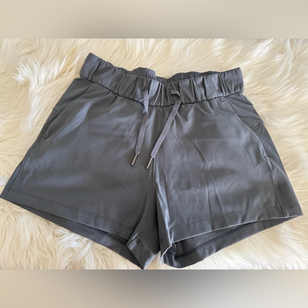 Lululemon on the fly mid rise shorts